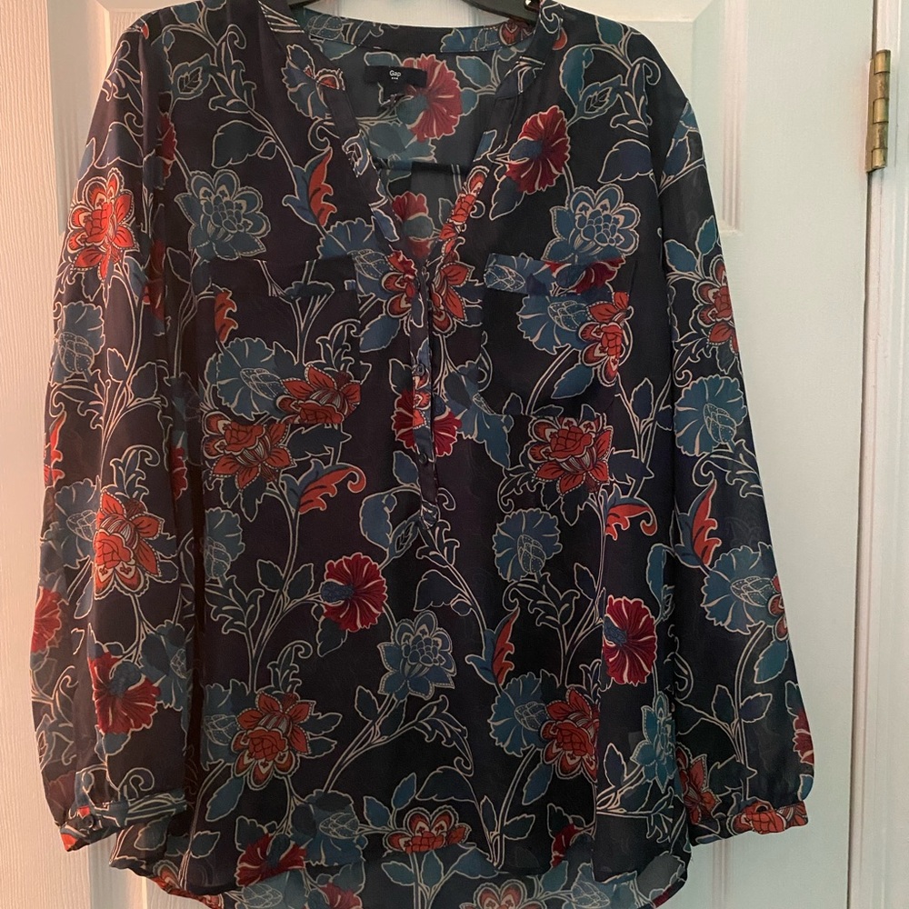 GAP women’s floral 1/4 button down blouse